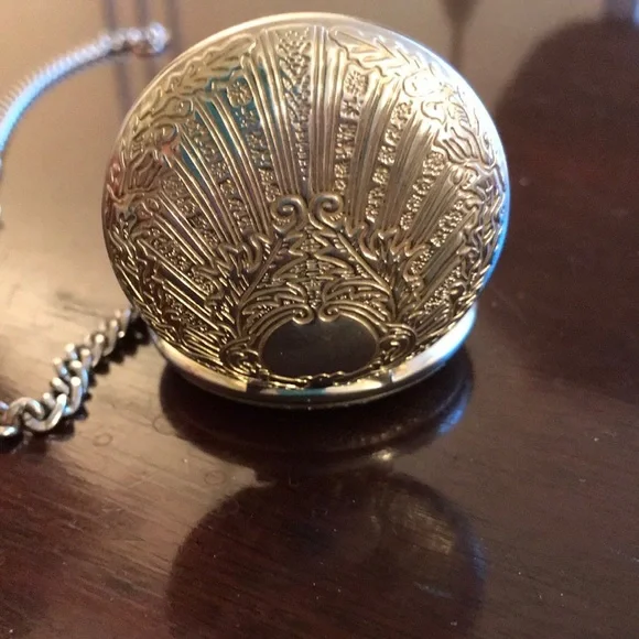 Linden wood Ladies Pocket Watch.  Vintage. Gold-Filled Antique Lady Waltham Full Hunter Pocket Watch 0S  main image 4